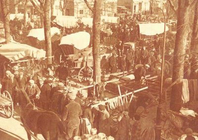 Levend Den Ham: warenmarkt op de Brink en bungalowpark bij de Groene Jager
